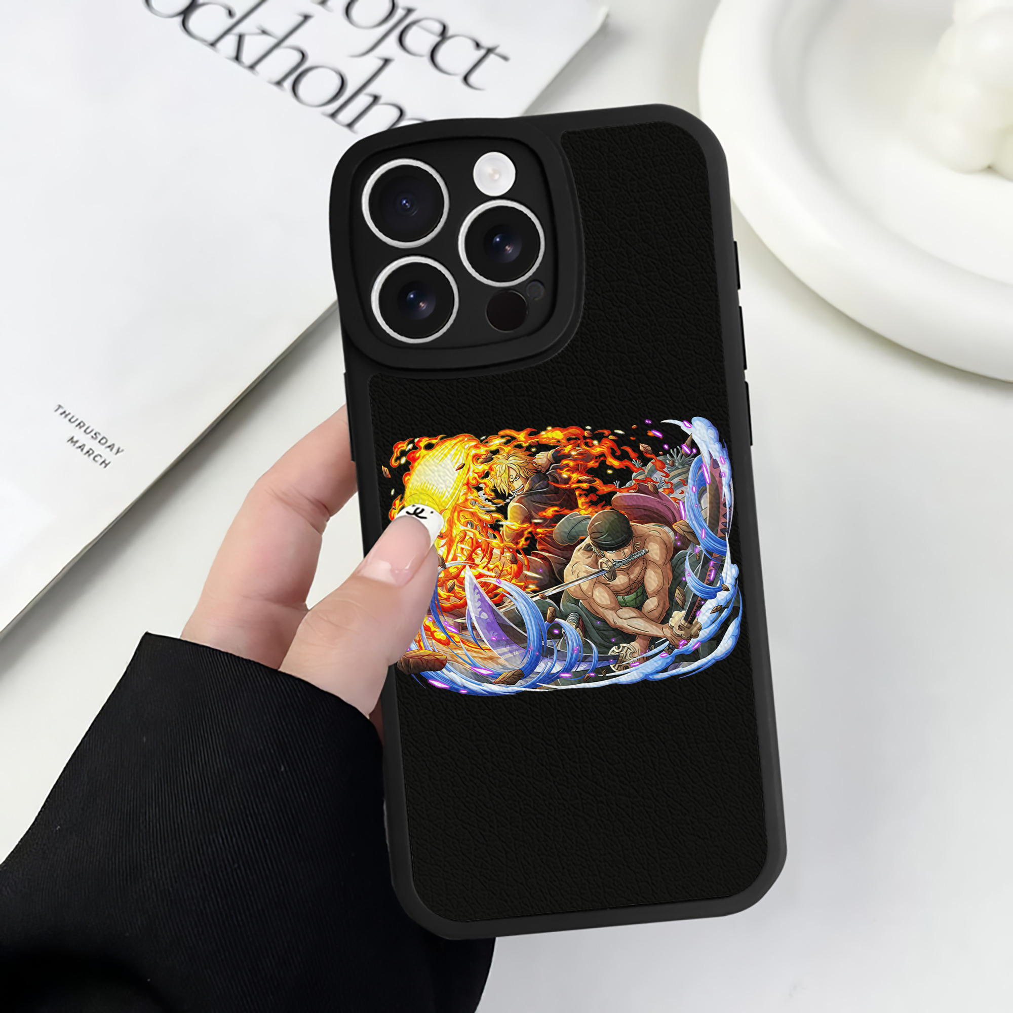 （画像用） ワンピース ロロノア・ゾロ ONE PIECE Roronoa Zoro 【iPhone 16シリーズ対応】シリコンスマホケース（レザー調） 材質：シリコン